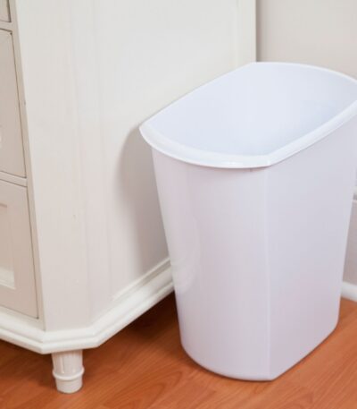 Sterilite 5.5 gal White Trash Can